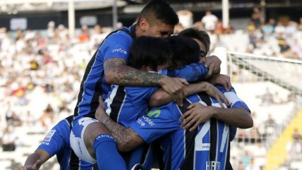 Valber Huerta tomó ventaja de un tiro libre y dio el primer golpe de Huachipato a Colo Colo