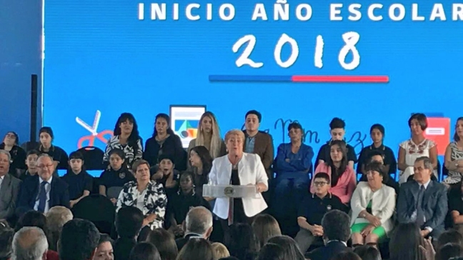 Presidenta Bachelet inauguró año escolar y defendió reformas a la educación