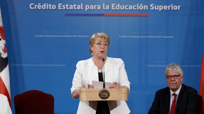 Presidenta Bachelet firmó proyecto para reemplazar al CAE