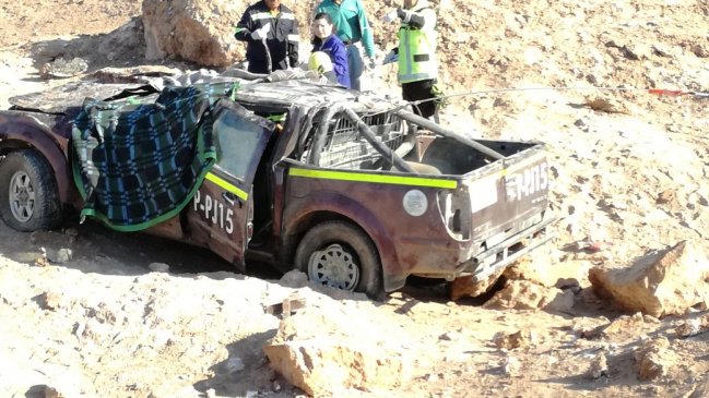 Dos trabajadores fallecidos deja volcamiento al interior de la región de Tarapacá