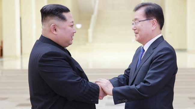 Kim Jong-un acerca posturas para una cumbre con enviados de Seúl