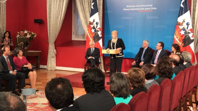 Presidenta Bachelet firmó proyecto de nueva Constitución