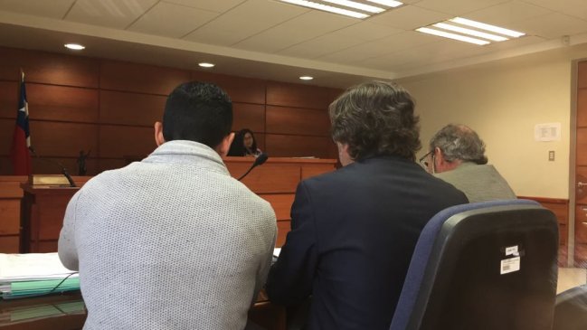 Presentan pruebas y testigos para juicio oral por parricidio contra teniente de la FACH