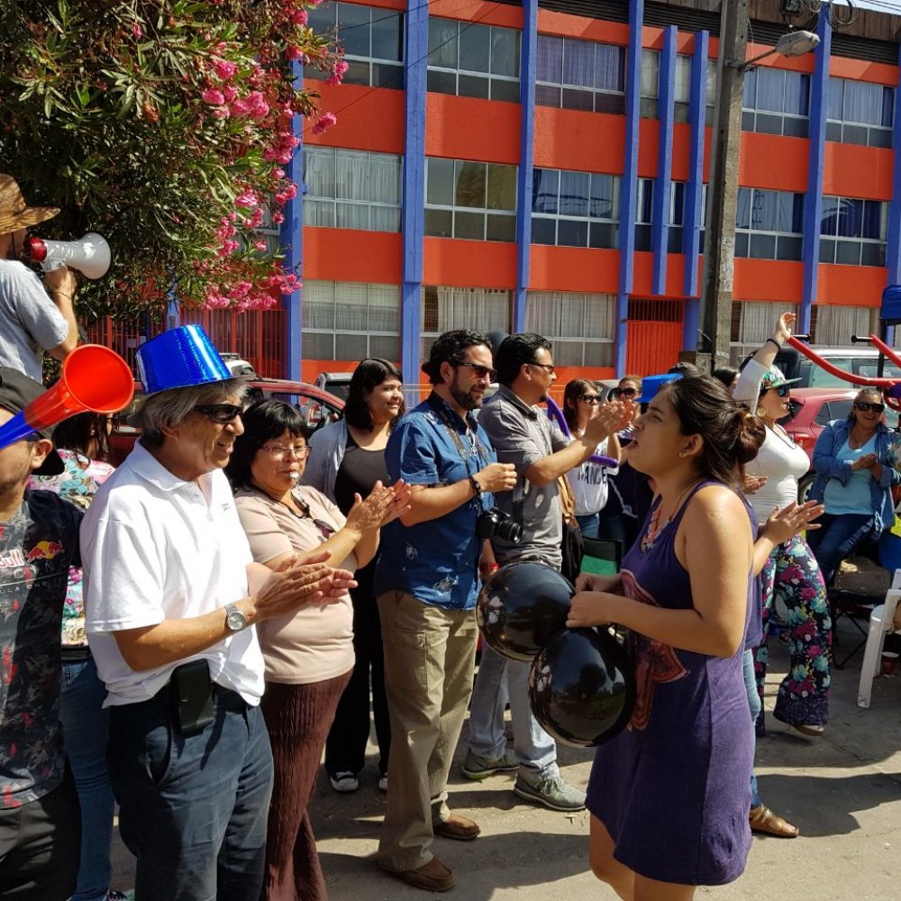 Huelga de profesores impide el inicio de clases en el colegio UNAP de Iquique