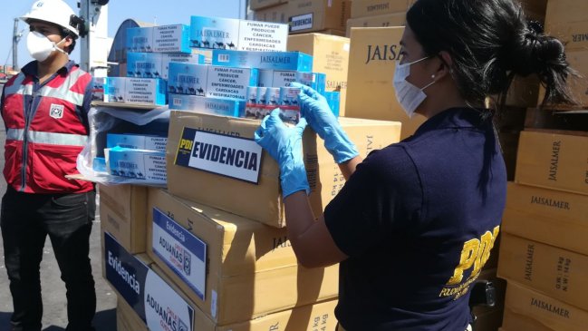 Aduanas y PDI incautaron más de 600 mil cajetillas de cigarrillos en Antofagasta