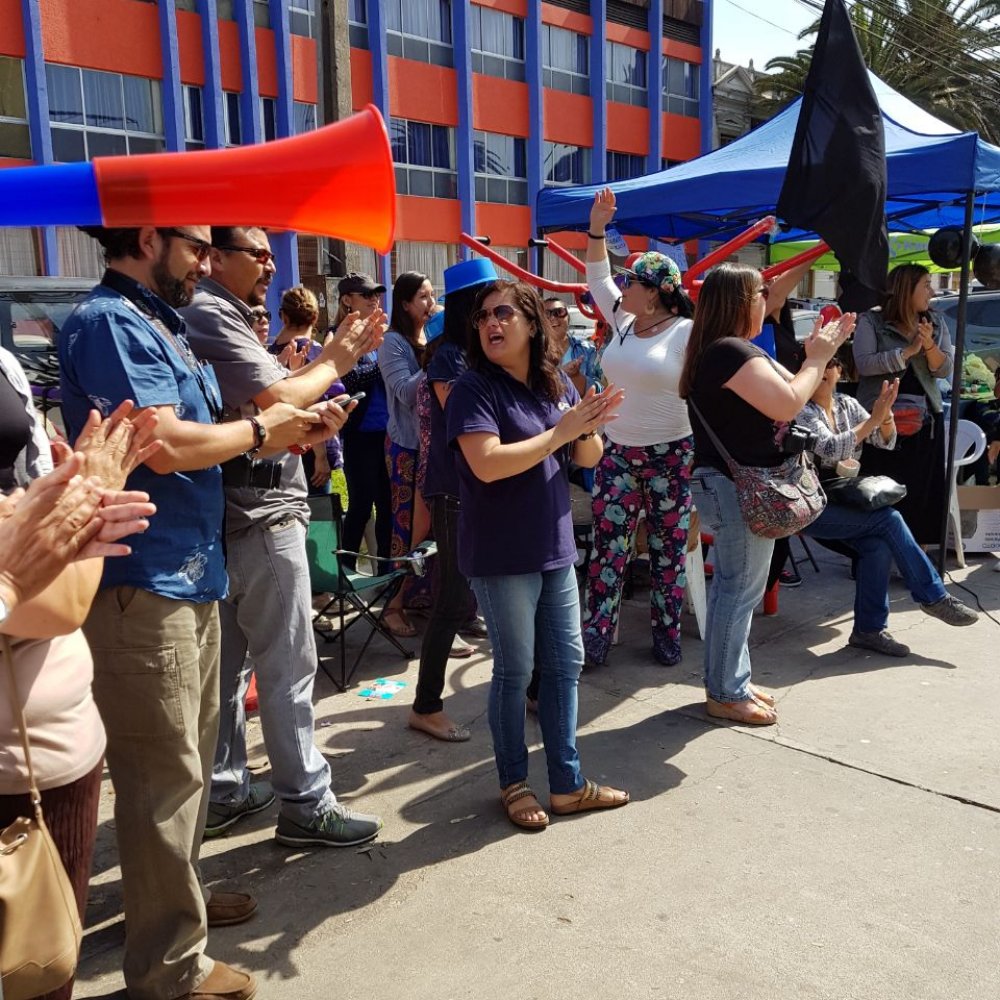 Iquique: Trabajadores rechazan oferta del colegio UNAP y siguen en huelga legal