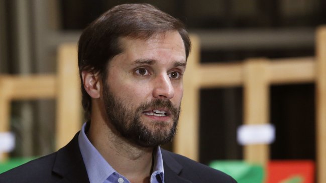 Diputado Bellolio denuncia que gobierno de Cuba le prohibió el ingreso