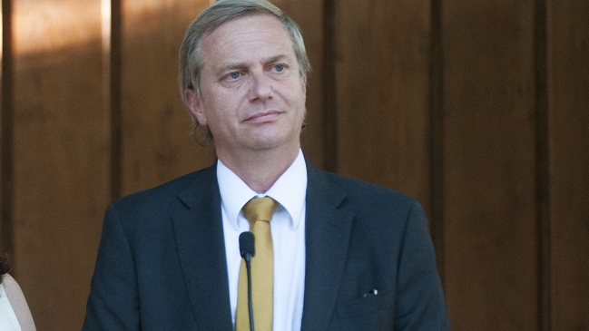 Kast denunció ante Fiscalía a Bachelet y Campos por nombramiento de notario