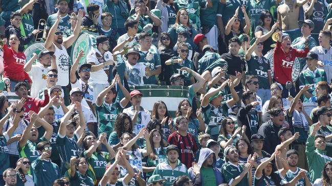 Hinchas encaran a jugadores y cuerpo técnico de Santiago Wanderers por malos resultados