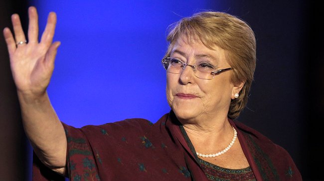 En el Día de la Mujer, Bachelet acusó 