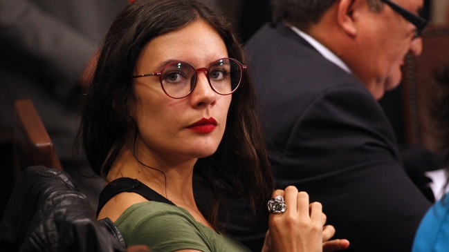 Camila Vallejo: Se pretende usar incidente en Cuba para poner en riesgo acuerdo por mesa