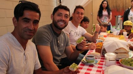 Jugadores de San Luis sorprendieron y visitaron a hinchas para tomar once