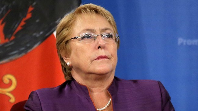 Cientista político: Michelle Bachelet corrió el cerco con reformas sustantivas