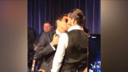   Marc Anthony besó en la boca a Maluma durante un show 