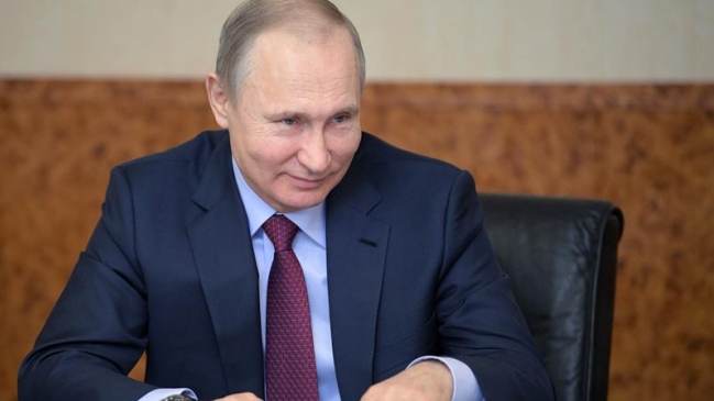  Sondeo da cómoda ventaja a Putin en presidenciales  