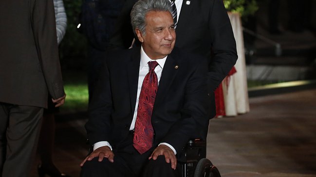 Presidente de Ecuador debió entrar al Congreso por puerta trasera: No había acceso para silla de ruedas