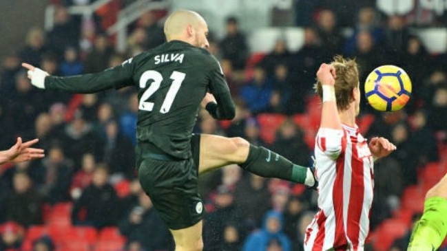 Manchester City derrotó a Stoke y dio un nuevo paso al título de la Premier League