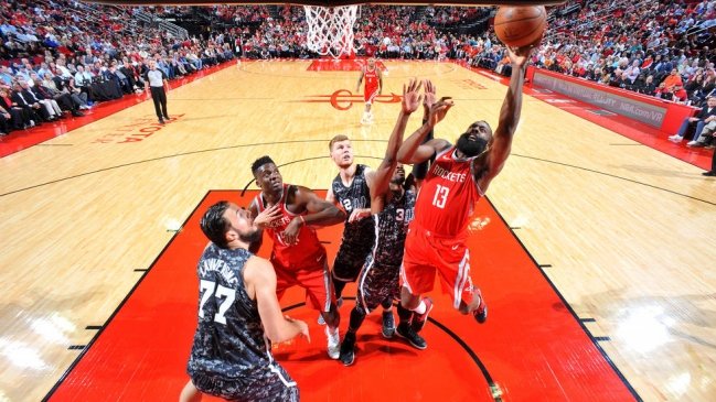 Los Spurs perdieron ante Houston y complican su paso a play-offs
