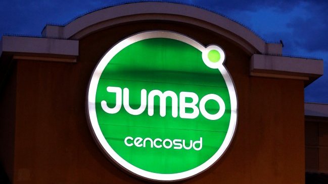 Sernac solicitó antecedentes a Jumbo por caso de hombre que olvidó pagar limones