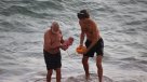 Captan momento en que turista rusa dio a luz mientras se bañaba en el Mar Rojo