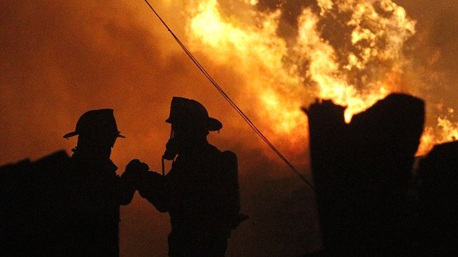Quilpué: Hombre murió en medio del incendio de su vivienda