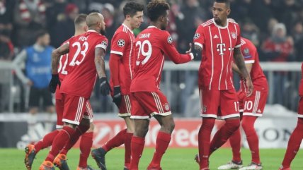   Hinchas de lujo: Compañeros de Vidal en Bayern apoyan a Rodelindo Román 