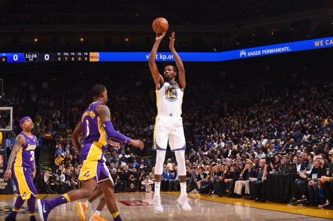 Kevin Durant mantuvo la paternidad de Warriors ante los Lakers
