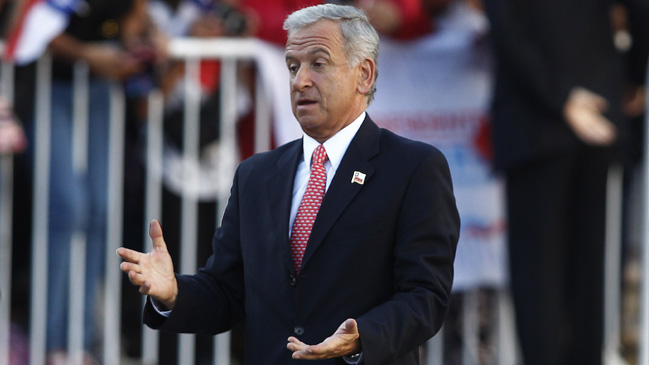 Larraín contra el Gobierno anterior: No expliquen bajo crecimiento con lo que pasa en el mundo