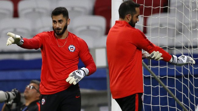 Johnny Herrera defendió a preparadores de arqueros: Whiteley y Ovalle lo han hecho espectacular