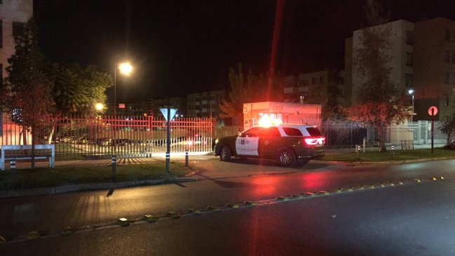 Falsos carabineros protagonizaron robo en departamento de La Florida