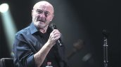 Phil Collins irrumpió en el Estadio Nacional con corto pero impecable show