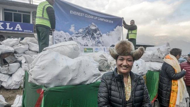  Comenzó campaña para sacar basura desde el Everest  