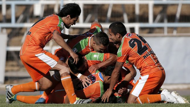 Cobresal extendió la racha ante Magallanes para escaparse con el liderato de la Primera B