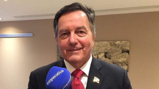 Canciller Roberto Ampuero: 