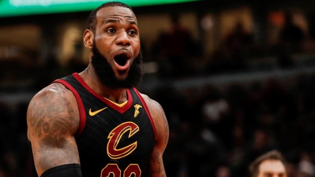 Un implacable LeBron James guio la victoria de Cleveland ante Bucks