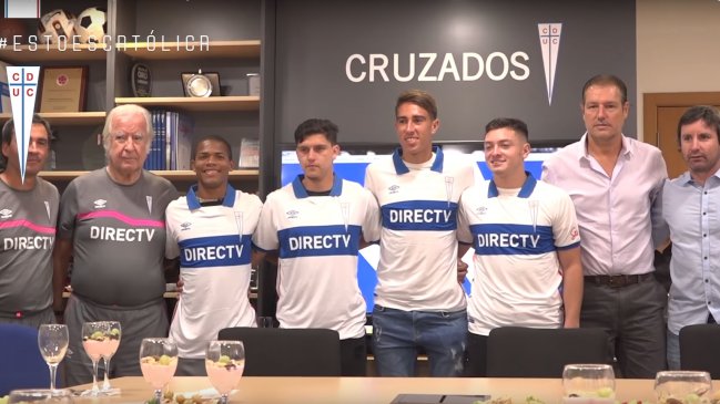 La UC sorprendió a cuatro juveniles con ceremonia para firmar su primer contrato