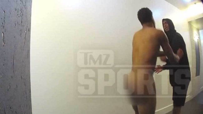  Jugador de NFL intentó lanzarse desnudo desde edificio  