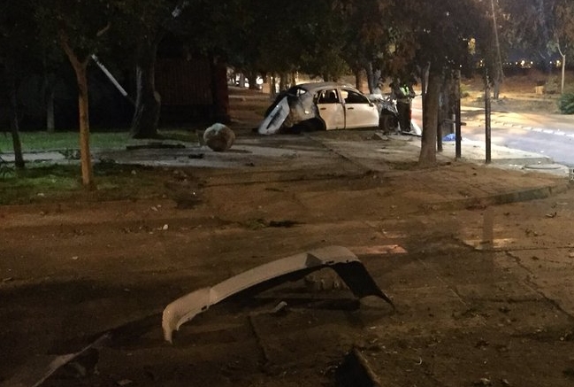 Tres carabineros resultaron lesionados tras chocar contra vivienda en Puente Alto