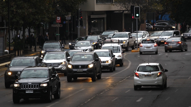 Restricción vehicular permanente para autos catalíticos regirá desde mayo