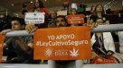 Manifestantes a favor de proyecto Cultivo Seguro asisten a su discusión en el Congreso
