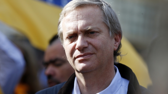 José Antonio Kast fue recibido con protestas en la Universidad de Tarapacá