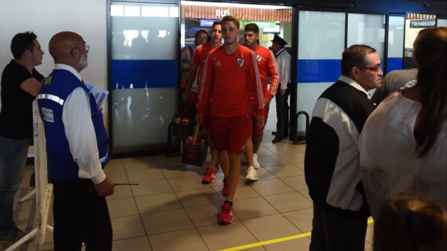 River Plate arribó a Santiago para jugar ante U. de Chile