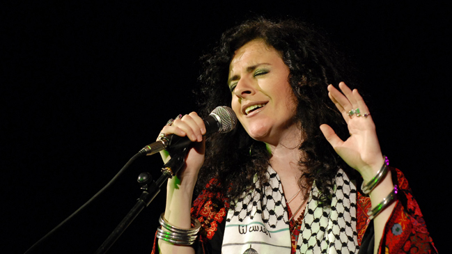 Cantante palestina Rim Banna muere a los 51 años