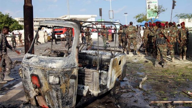  Somalía: Auto bomba en ministerio dejó siete muertos  