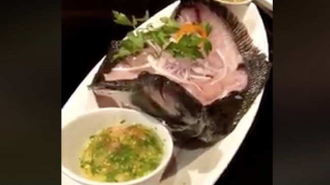 Denuncian que plato de restaurante japonés contenía un pez que seguía vivo