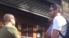 Denuncian que pareja gay fue echada de un restaurante por darse un beso