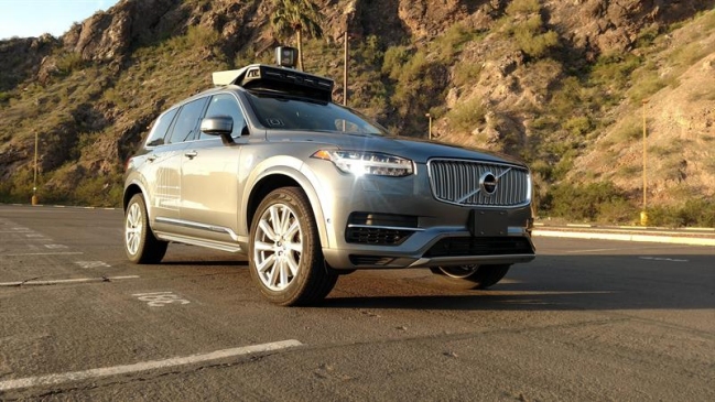  Arizona suspende operación de Uber con vehículos autónomos  