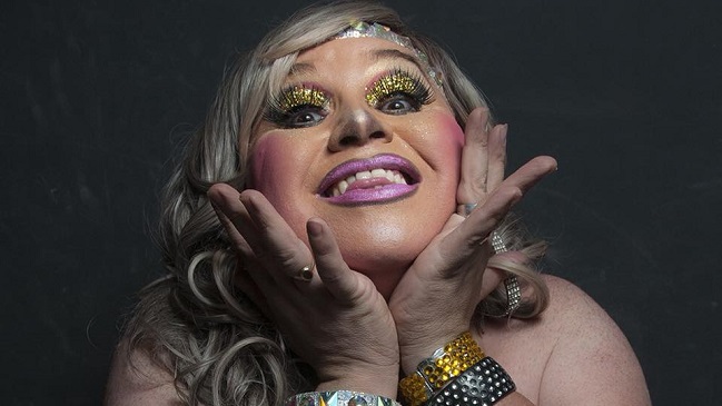 La alegre despedida a transformista 