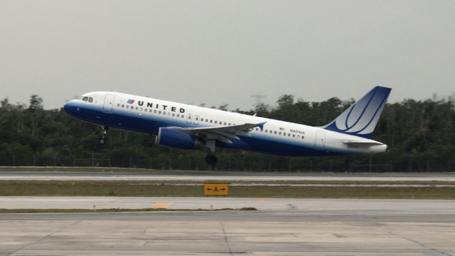 United Airlines vendió pasajes a Australia a menos de 200 mil pesos y luego los canceló