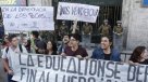 Estudiantes protestan frente al Mineduc tras fallo del TC
